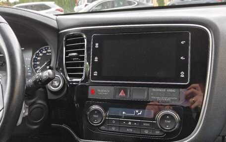 Mitsubishi Outlander III рестайлинг 3, 2017 год, 1 700 000 рублей, 15 фотография