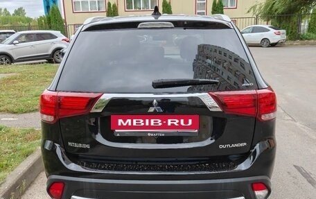 Mitsubishi Outlander III рестайлинг 3, 2017 год, 1 700 000 рублей, 5 фотография