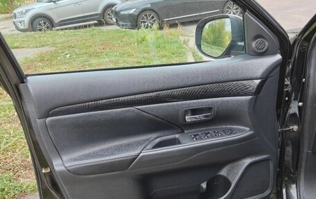 Mitsubishi Outlander III рестайлинг 3, 2017 год, 1 700 000 рублей, 12 фотография