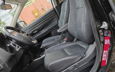 Mitsubishi Outlander III рестайлинг 3, 2017 год, 1 700 000 рублей, 14 фотография