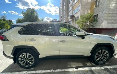 Toyota RAV4, 2020 год, 3 200 000 рублей, 3 фотография