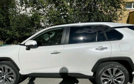 Toyota RAV4, 2020 год, 3 200 000 рублей, 2 фотография