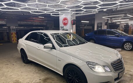 Mercedes-Benz E-Класс, 2011 год, 1 550 000 рублей, 10 фотография