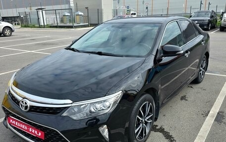 Toyota Camry, 2017 год, 1 960 000 рублей, 6 фотография