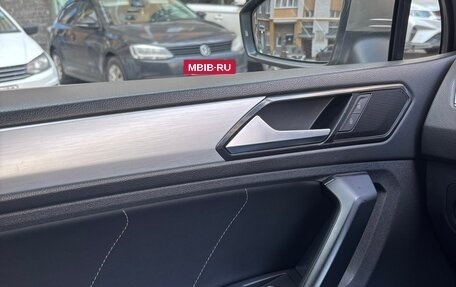 Volkswagen Tiguan II, 2018 год, 2 100 000 рублей, 10 фотография
