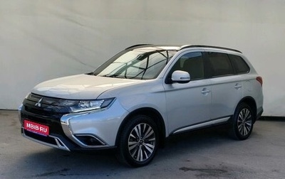 Mitsubishi Outlander III рестайлинг 3, 2019 год, 1 900 000 рублей, 1 фотография