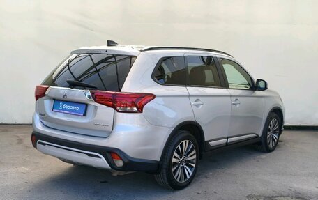 Mitsubishi Outlander III рестайлинг 3, 2019 год, 1 900 000 рублей, 5 фотография