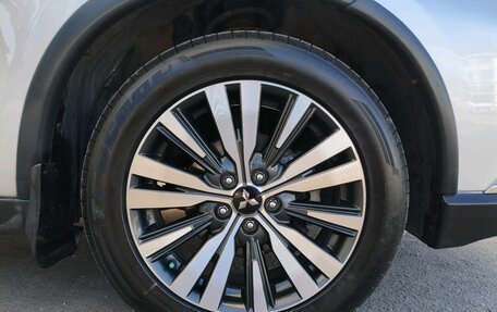 Mitsubishi Outlander III рестайлинг 3, 2019 год, 1 900 000 рублей, 18 фотография