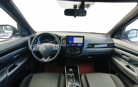 Mitsubishi Outlander III рестайлинг 3, 2019 год, 1 900 000 рублей, 11 фотография