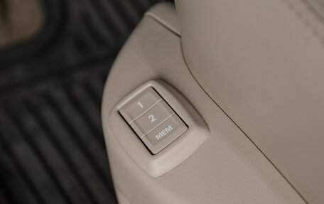 Cadillac SRX II рестайлинг, 2012 год, 1 499 000 рублей, 17 фотография