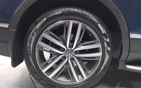 Volkswagen Tiguan II, 2022 год, 4 877 700 рублей, 5 фотография