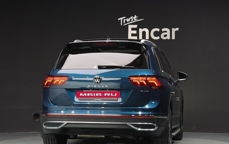Volkswagen Tiguan II, 2022 год, 4 877 700 рублей, 4 фотография