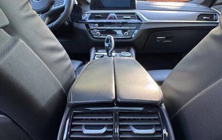 BMW 5 серия, 2019 год, 6 600 000 рублей, 31 фотография
