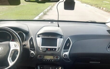 Hyundai ix35 I рестайлинг, 2013 год, 850 000 рублей, 13 фотография