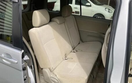 Toyota ISis I, 2014 год, 980 000 рублей, 18 фотография