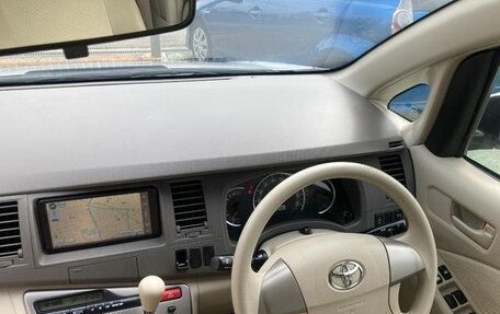 Toyota ISis I, 2014 год, 980 000 рублей, 25 фотография
