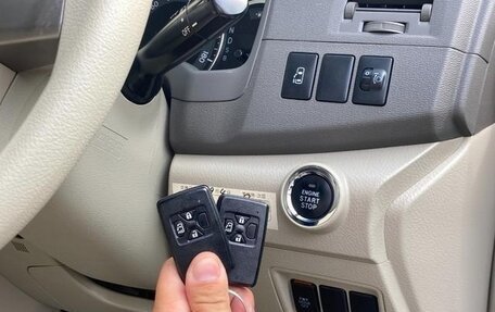 Toyota ISis I, 2014 год, 980 000 рублей, 38 фотография