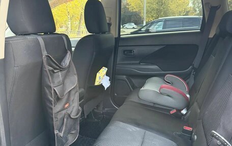 Mitsubishi Outlander III рестайлинг 3, 2017 год, 1 650 000 рублей, 6 фотография