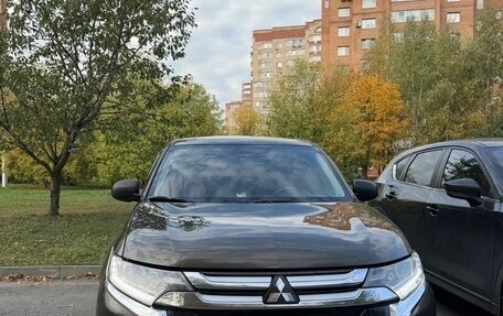Mitsubishi Outlander III рестайлинг 3, 2017 год, 1 650 000 рублей, 2 фотография