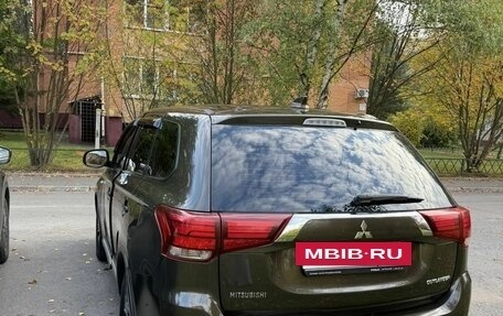 Mitsubishi Outlander III рестайлинг 3, 2017 год, 1 650 000 рублей, 4 фотография