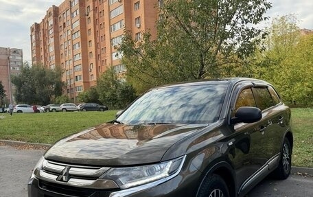 Mitsubishi Outlander III рестайлинг 3, 2017 год, 1 650 000 рублей, 3 фотография