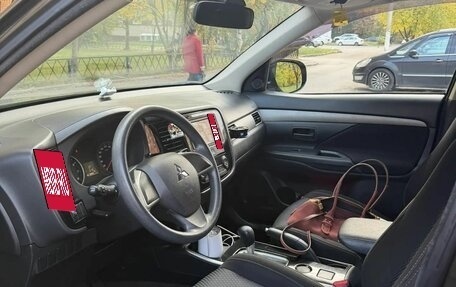 Mitsubishi Outlander III рестайлинг 3, 2017 год, 1 650 000 рублей, 5 фотография