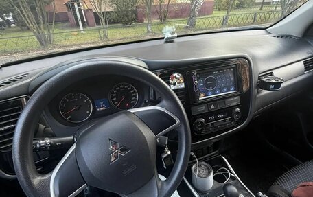 Mitsubishi Outlander III рестайлинг 3, 2017 год, 1 650 000 рублей, 8 фотография