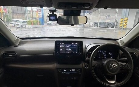 Toyota Yaris Cross, 2022 год, 1 480 000 рублей, 5 фотография