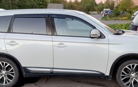 Mitsubishi Outlander III рестайлинг 3, 2018 год, 1 525 000 рублей, 2 фотография