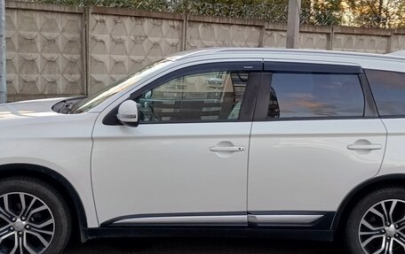 Mitsubishi Outlander III рестайлинг 3, 2018 год, 1 525 000 рублей, 3 фотография