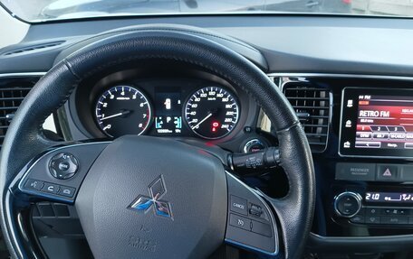 Mitsubishi Outlander III рестайлинг 3, 2018 год, 1 525 000 рублей, 9 фотография
