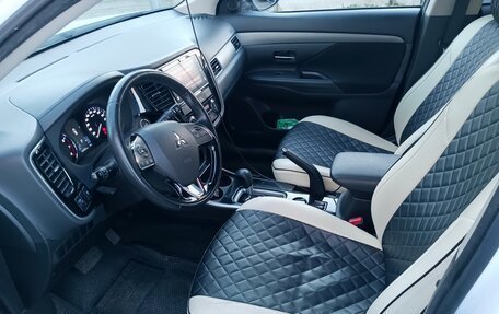 Mitsubishi Outlander III рестайлинг 3, 2018 год, 1 525 000 рублей, 8 фотография