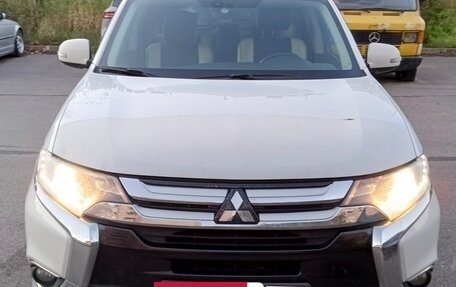 Mitsubishi Outlander III рестайлинг 3, 2018 год, 1 525 000 рублей, 4 фотография