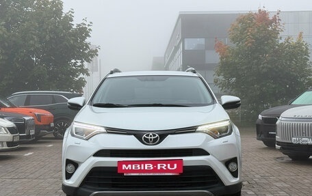 Toyota RAV4, 2018 год, 2 299 000 рублей, 2 фотография