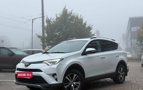 Toyota RAV4, 2018 год, 2 299 000 рублей, 3 фотография