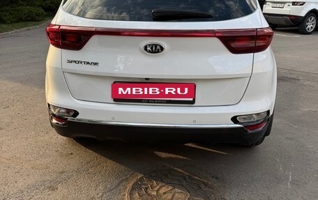 KIA Sportage IV рестайлинг, 2018 год, 2 300 000 рублей, 4 фотография
