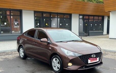 Hyundai Solaris II рестайлинг, 2021 год, 1 580 000 рублей, 2 фотография