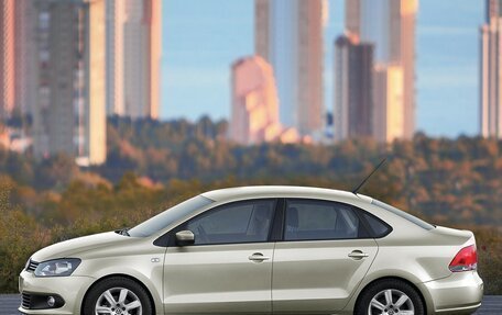 Volkswagen Polo VI (EU Market), 2013 год, 800 000 рублей, 2 фотография