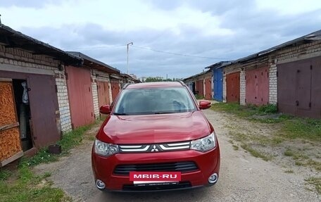 Mitsubishi Outlander III рестайлинг 3, 2013 год, 1 250 000 рублей, 2 фотография