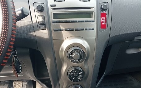 Toyota Yaris III рестайлинг, 2009 год, 500 000 рублей, 7 фотография