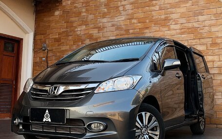 Honda Freed I, 2014 год, 1 090 000 рублей, 2 фотография