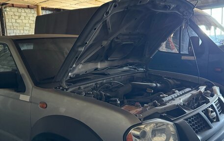 Nissan NP300, 2012 год, 950 000 рублей, 1 фотография