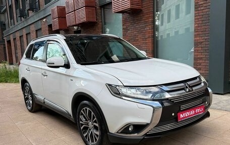 Mitsubishi Outlander III рестайлинг 3, 2016 год, 2 150 000 рублей, 1 фотография