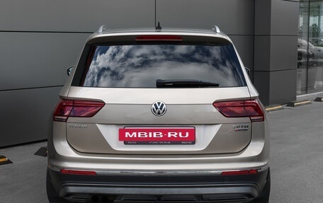 Volkswagen Tiguan II, 2017 год, 2 198 000 рублей, 6 фотография