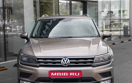 Volkswagen Tiguan II, 2017 год, 2 198 000 рублей, 2 фотография