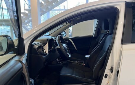 Toyota RAV4, 2015 год, 1 720 000 рублей, 14 фотография