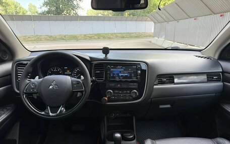 Mitsubishi Outlander III рестайлинг 3, 2016 год, 2 150 000 рублей, 4 фотография