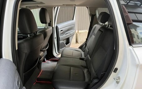 Mitsubishi Outlander III рестайлинг 3, 2016 год, 2 150 000 рублей, 10 фотография