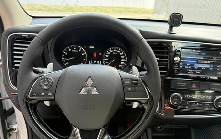 Mitsubishi Outlander III рестайлинг 3, 2016 год, 2 150 000 рублей, 12 фотография
