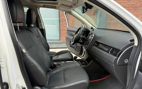Mitsubishi Outlander III рестайлинг 3, 2016 год, 2 150 000 рублей, 6 фотография